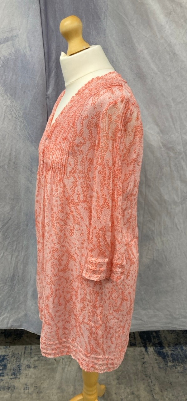 Lot 3  
            Edinburgh SR20 - Delivery Only 

                
DIANE VON FURSTENBERG PLEATED PRINTED MINI DRESS IN PINK SILK SIZE 0: LOCATION - ...