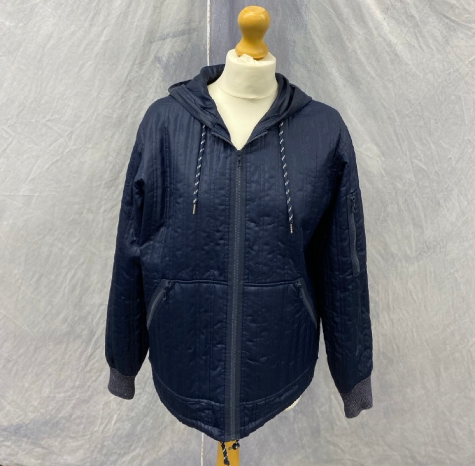 Lot 41  
            Edinburgh SR20 - Delivery Only 

                
A.P.C. QUILTED ZIPPED JACKET IN NAVY BLUE POLYESTER SIZE 36: LOCATION - RAIL 3