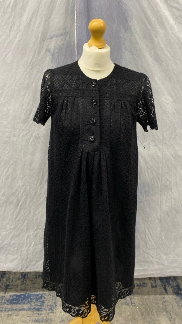 Lot 42  
            Edinburgh SR20 - Delivery Only 

                
ANNA SUI SEMI SHEAR LACE MINI DRESS IN BLACK COTTON SIZE UK 8: LOCATION - RAIL 3