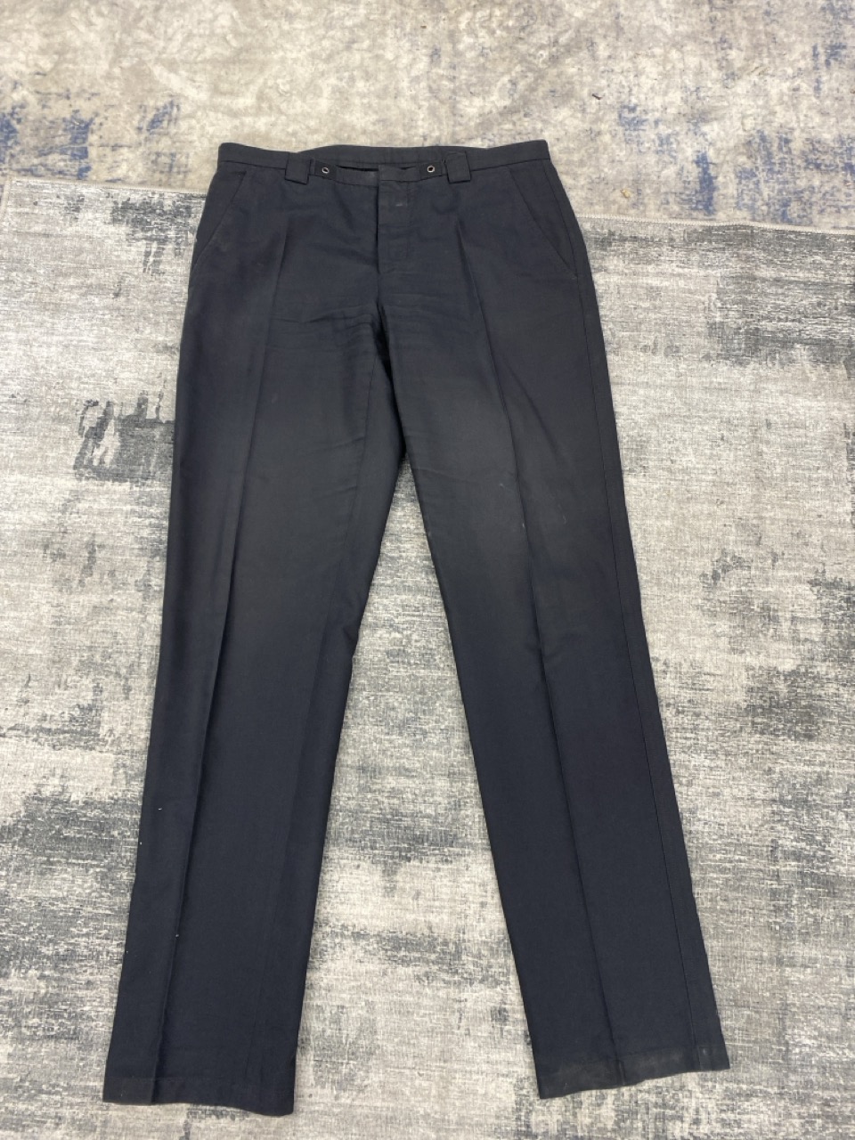 Lot 43  
            Edinburgh SR20 - Delivery Only 

                
MAISON MARGIELA TAILORED SMART TROUSERS IN NAVY WOOL NO SIZE : LOCATION - RAIL 3