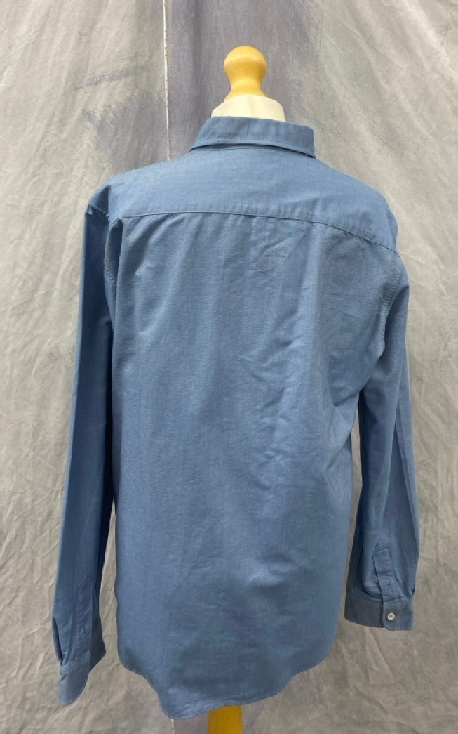 Lot 46  
            Edinburgh SR20 - Delivery Only 

                
A.P.C. CLASSIC OXFORD DRESS SHIRT IN BLUE COTTON SIZE L: LOCATION - RAIL 3