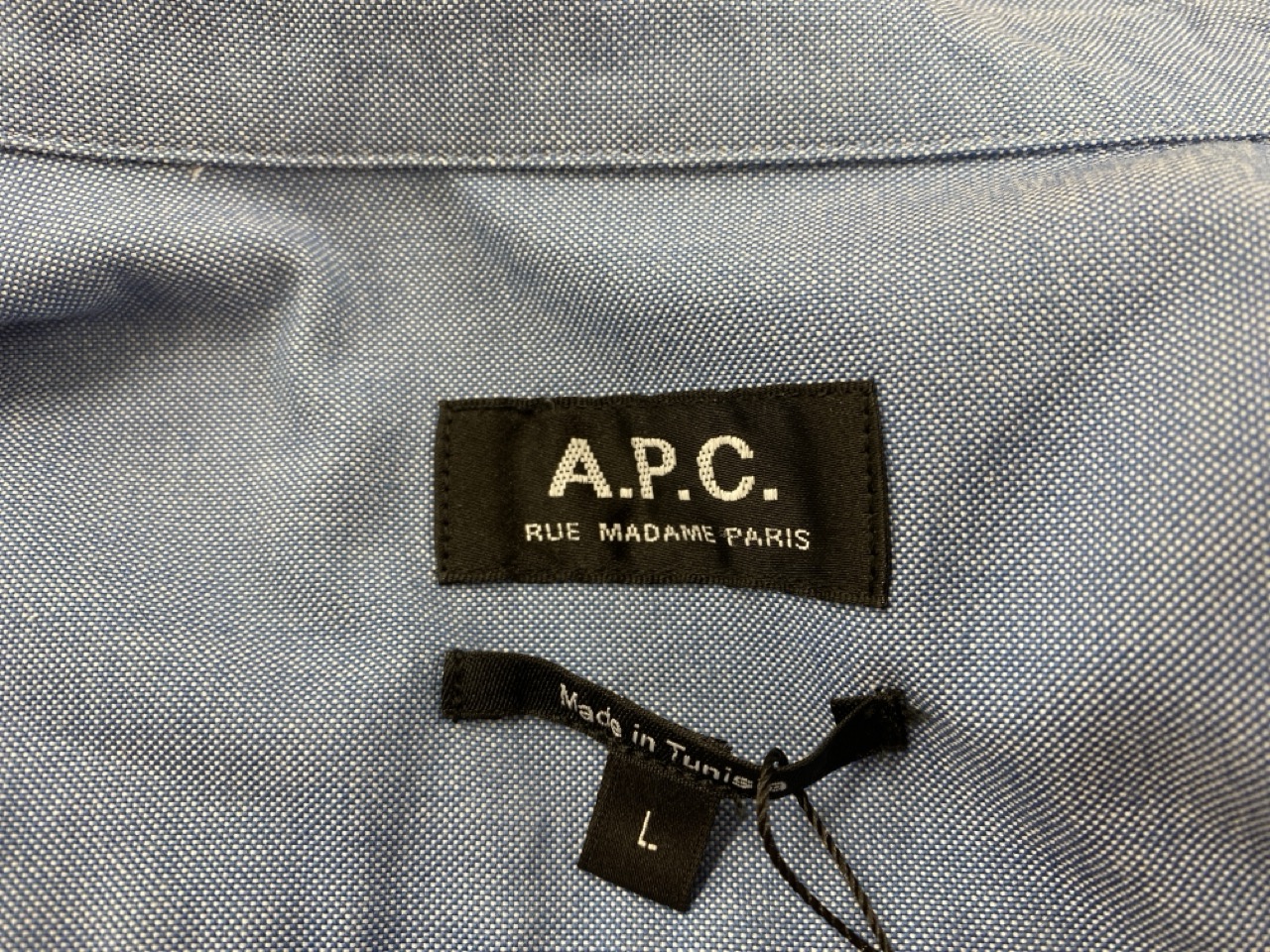 Lot 46  
            Edinburgh SR20 - Delivery Only 

                
A.P.C. CLASSIC OXFORD DRESS SHIRT IN BLUE COTTON SIZE L: LOCATION - RAIL 3