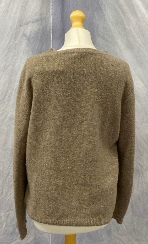 Lot 47  
            Edinburgh SR20 - Delivery Only 

                
A.P.C. KNITTED SWEATER IN BEIGE WOOL SIZE M: LOCATION - RAIL 3