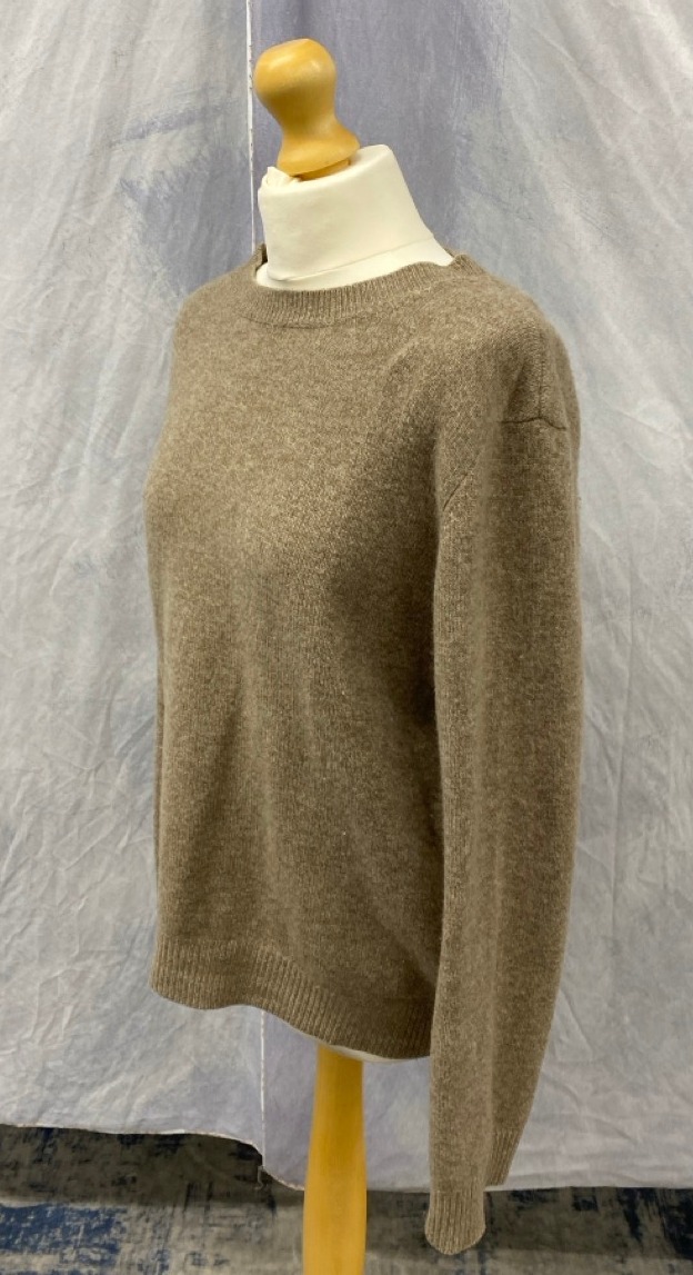 Lot 47  
            Edinburgh SR20 - Delivery Only 

                
A.P.C. KNITTED SWEATER IN BEIGE WOOL SIZE M: LOCATION - RAIL 3