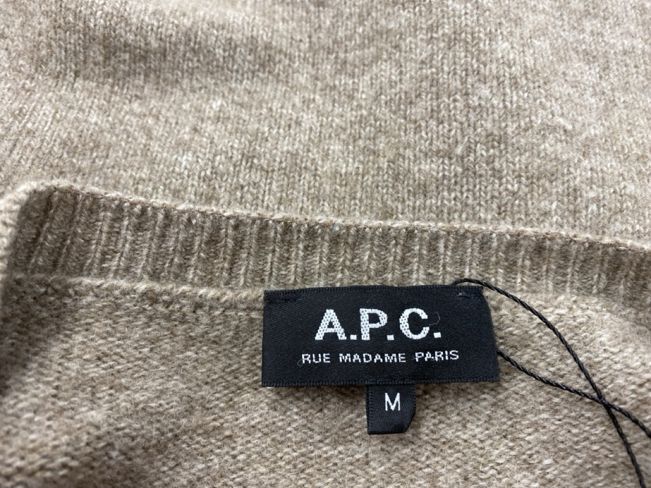 Lot 47  
            Edinburgh SR20 - Delivery Only 

                
A.P.C. KNITTED SWEATER IN BEIGE WOOL SIZE M: LOCATION - RAIL 3