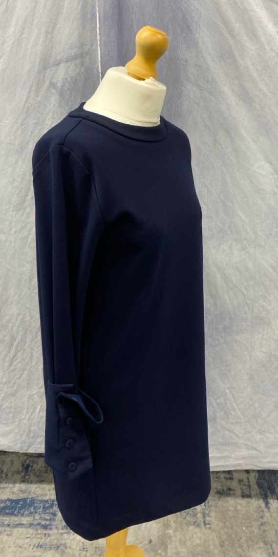 Lot 48  
            Edinburgh SR20 - Delivery Only 

                
IRIS & INK SLEEVE BOW TUNIC DRESS IN NAVY POLYESTER NO SIZE : LOCATION - RAIL 3