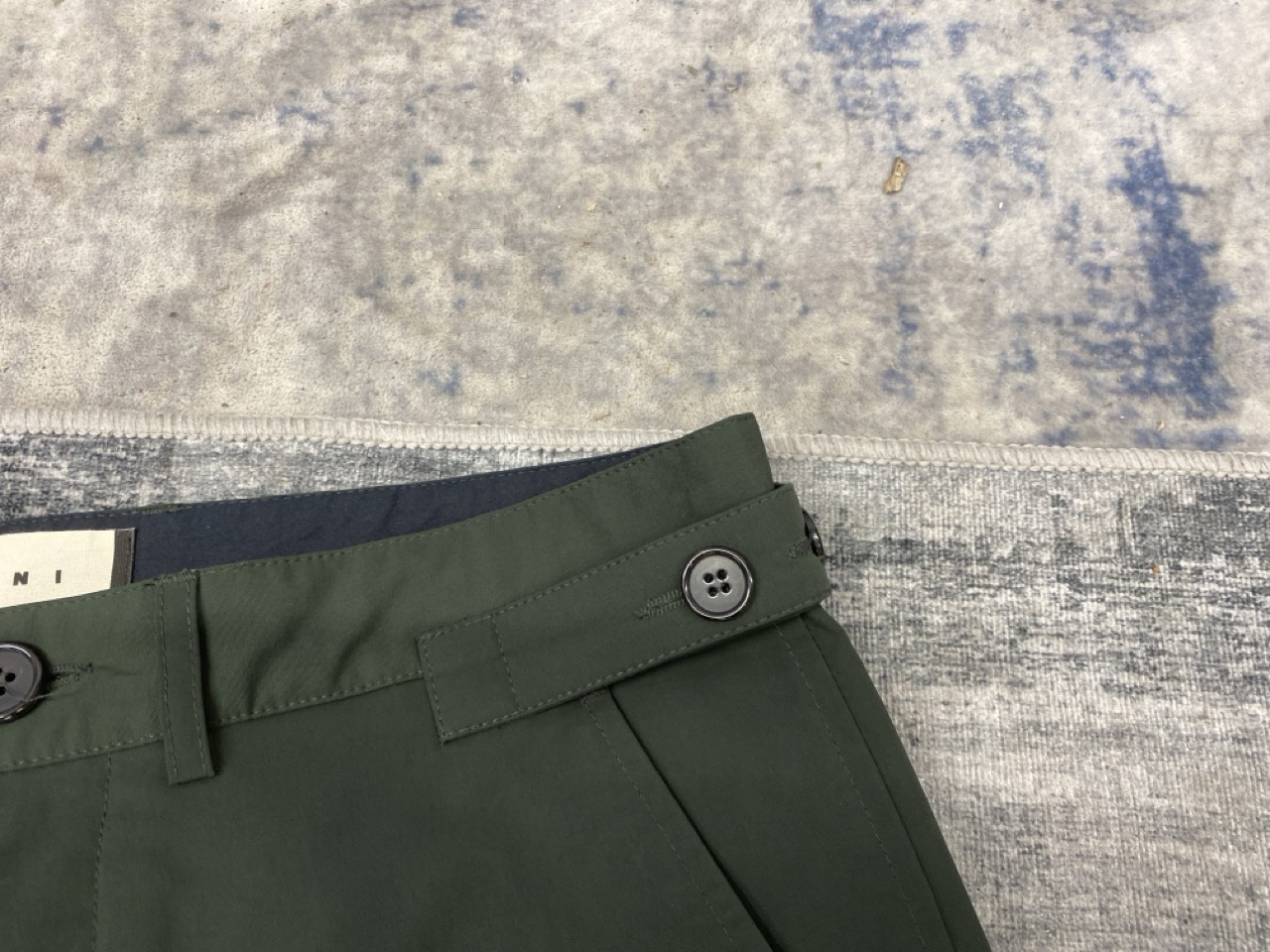 Lot 49  
            Edinburgh SR20 - Delivery Only 

                
MARNI TROUSERS IN DARK GREEN POLYESTER SIZE 48: LOCATION - RAIL 3