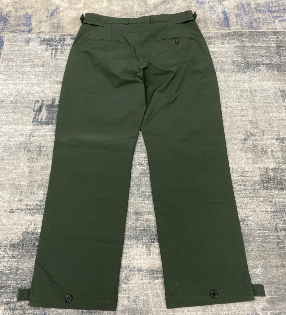 Lot 49  
            Edinburgh SR20 - Delivery Only 

                
MARNI TROUSERS IN DARK GREEN POLYESTER SIZE 48: LOCATION - RAIL 3