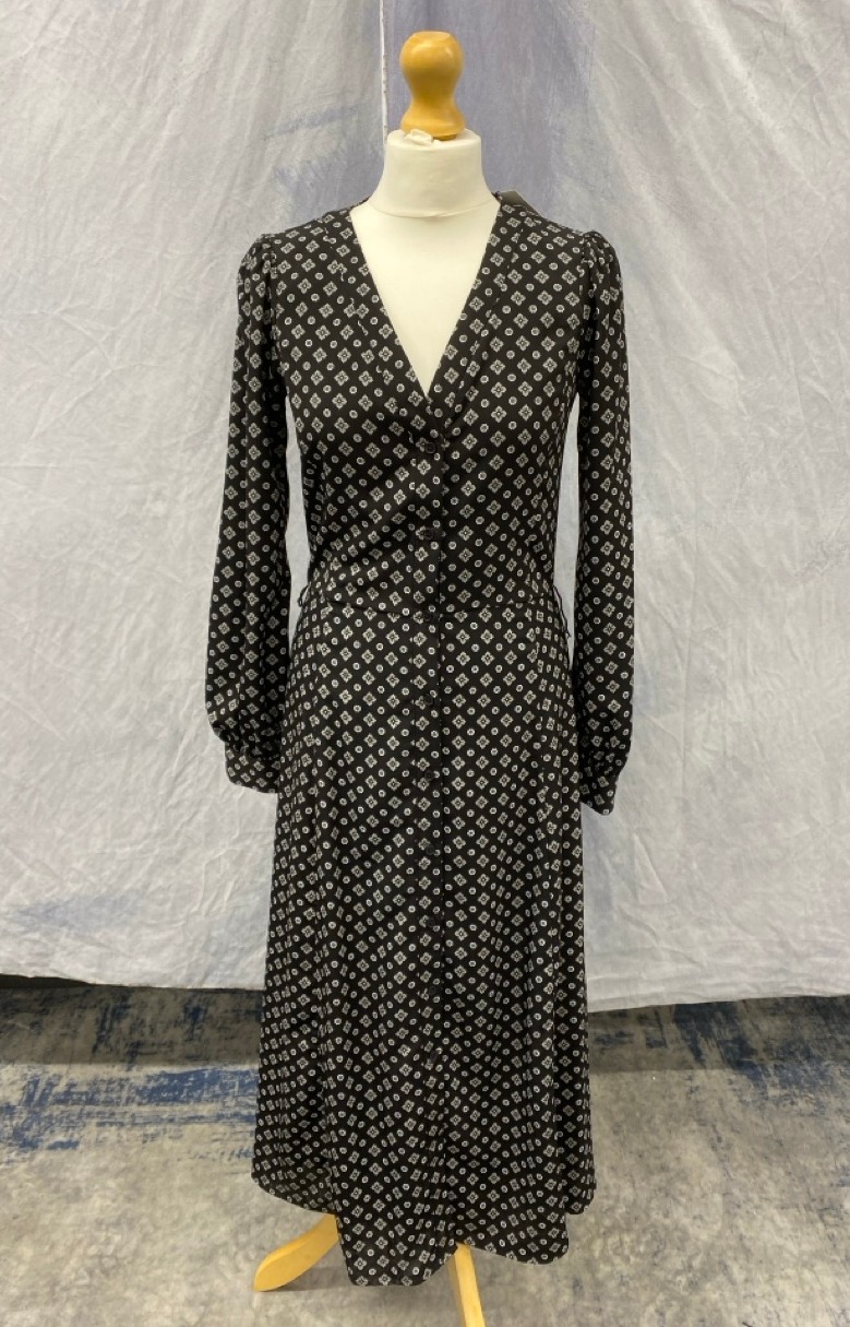 Lot 52  
            Edinburgh SR20 - Delivery Only 

                
MICHAEL KORS PATTERN DRESS SIZE S: LOCATION - RAIL 3