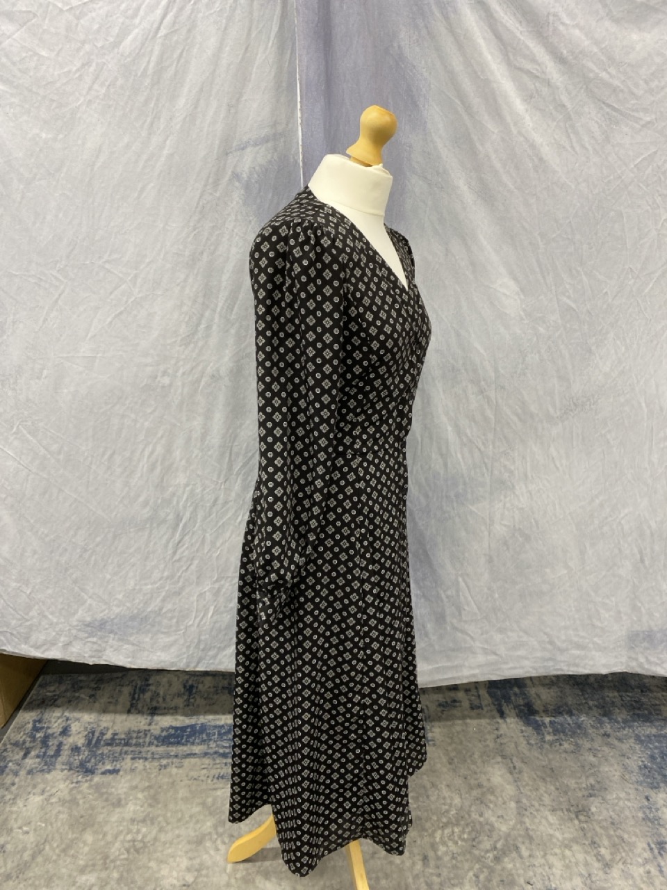 Lot 52  
            Edinburgh SR20 - Delivery Only 

                
MICHAEL KORS PATTERN DRESS SIZE S: LOCATION - RAIL 3