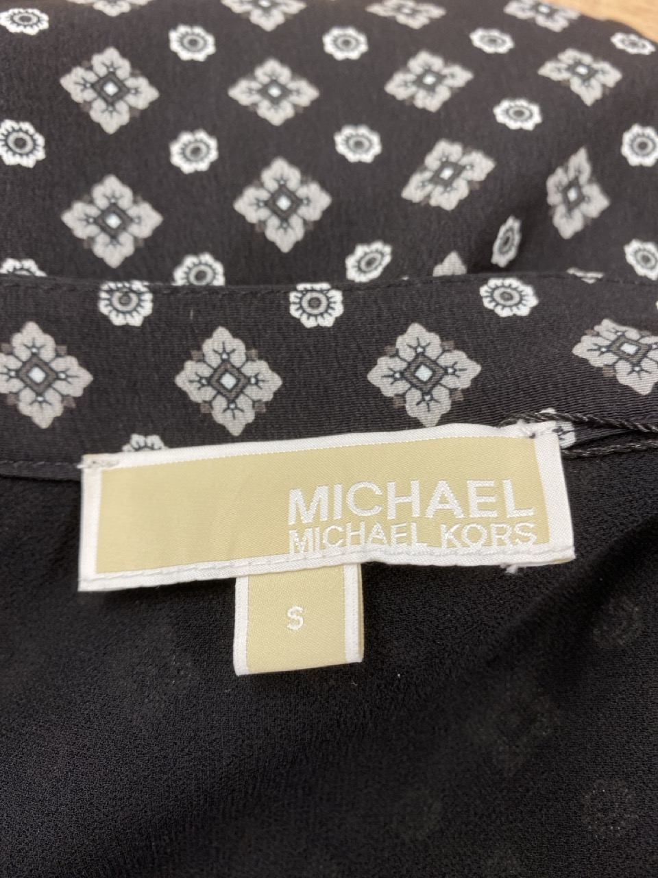 Lot 52  
            Edinburgh SR20 - Delivery Only 

                
MICHAEL KORS PATTERN DRESS SIZE S: LOCATION - RAIL 3
