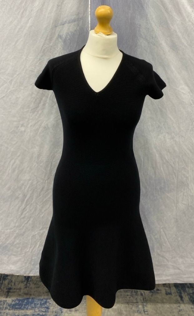 Lot 53  
            Edinburgh SR20 - Delivery Only 

                
MAX MARA STUDIO SHORT-SLEEVED V-NECK DRESS IN BLACK VISCOSE NO SIZE : LOCATION - ...