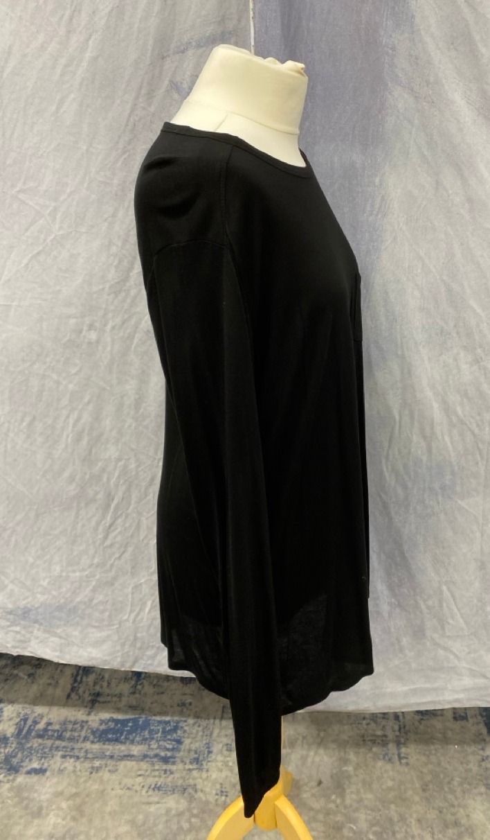 Lot 55  
            Edinburgh SR20 - Delivery Only 

                
ALEXANDER WANG LOOSE FIT LONG SLEEVE TOP IN BLACK RAYON SIZE L: LOCATION - RAIL 3