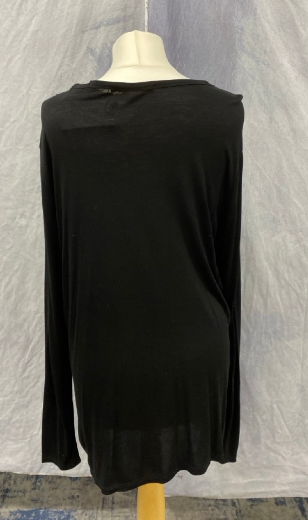 Lot 55  
            Edinburgh SR20 - Delivery Only 

                
ALEXANDER WANG LOOSE FIT LONG SLEEVE TOP IN BLACK RAYON SIZE L: LOCATION - RAIL 3