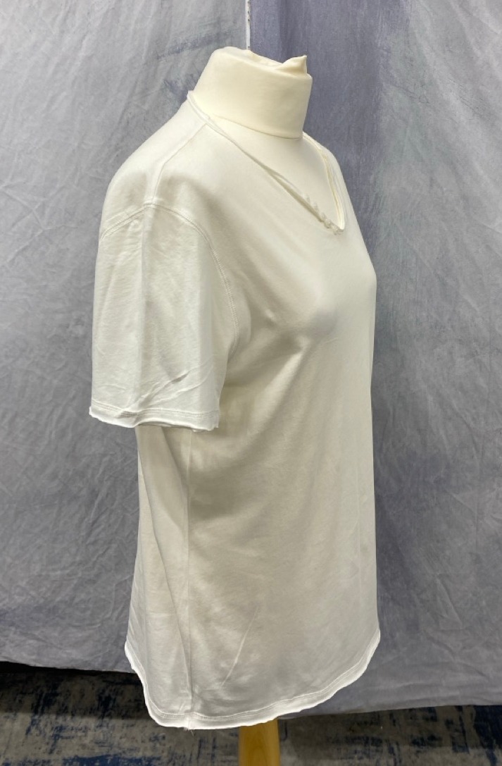 Lot 57  
            Edinburgh SR20 - Delivery Only 

                
ZADIG & VOLTAIRE SHORT SLEEVE MONASTIR T-SHIRT IN WHITE COTTON NO SIZE : LOCATION...