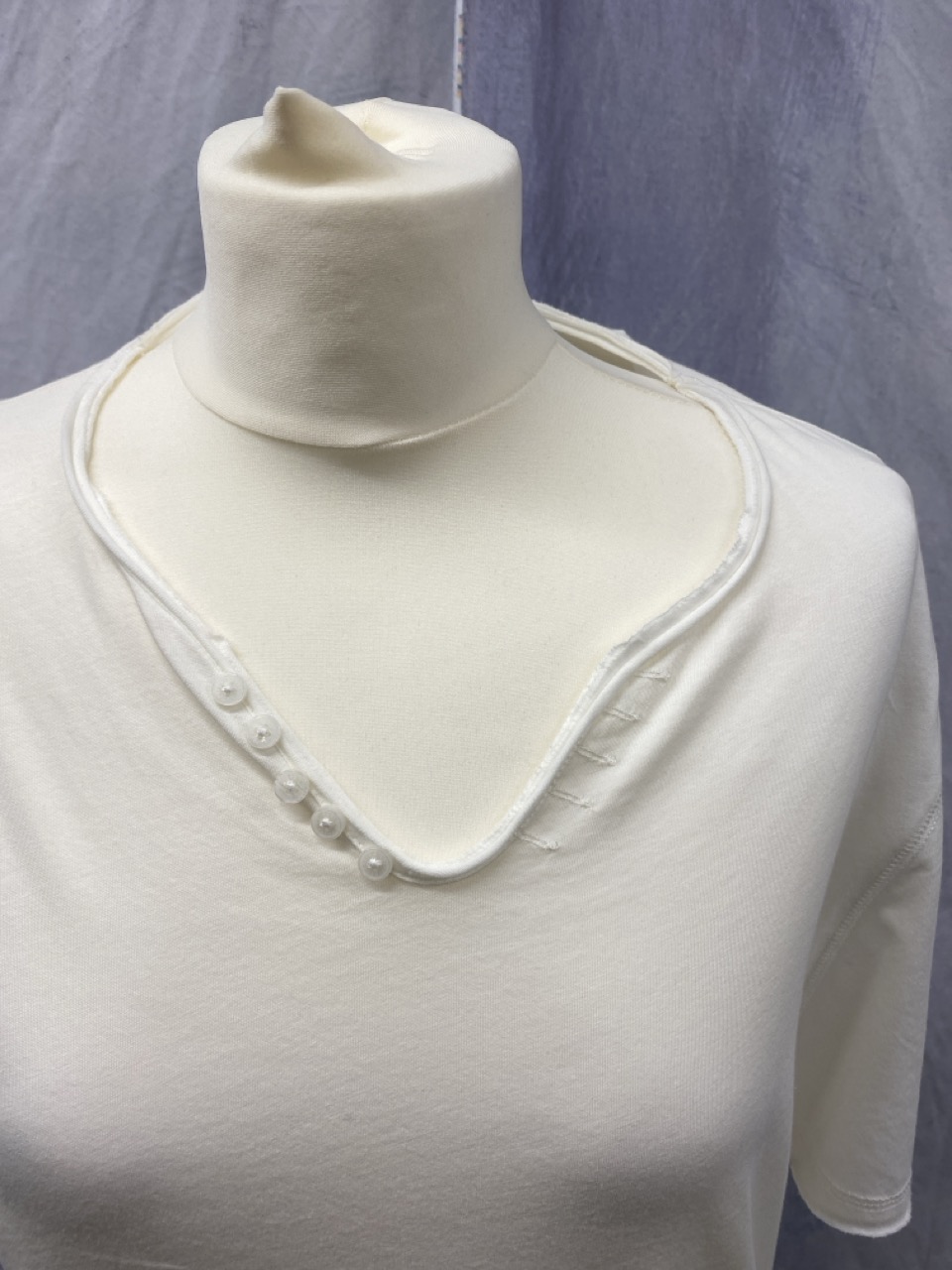 Lot 57  
            Edinburgh SR20 - Delivery Only 

                
ZADIG & VOLTAIRE SHORT SLEEVE MONASTIR T-SHIRT IN WHITE COTTON NO SIZE : LOCATION...