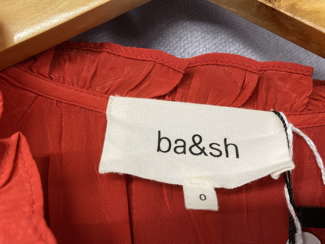 Lot 58  
            Edinburgh SR20 - Delivery Only 

                
BA&SH V-NECK MIDI DRESS IN RED VISCOSE SIZE 0: LOCATION - RAIL 3