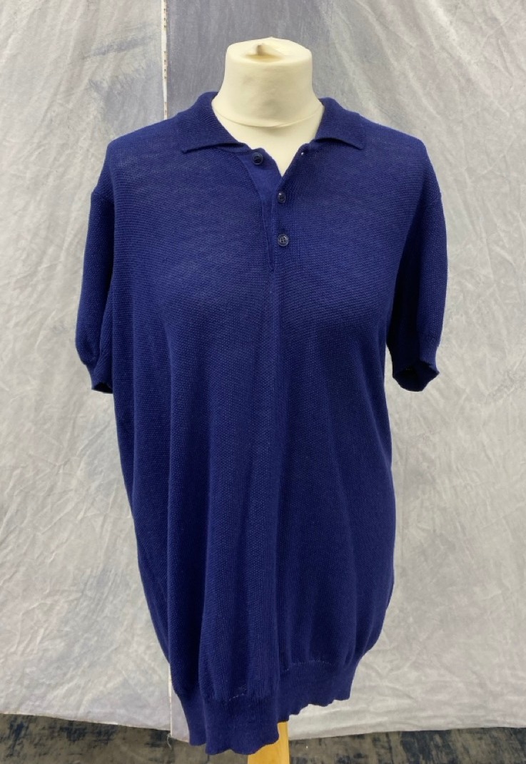 Lot 59  
            Edinburgh SR20 - Delivery Only 

                
A.P.C. KNITTED POLO SHIRT IN BLUE VISCOSE SIZE XXL: LOCATION - RAIL 3