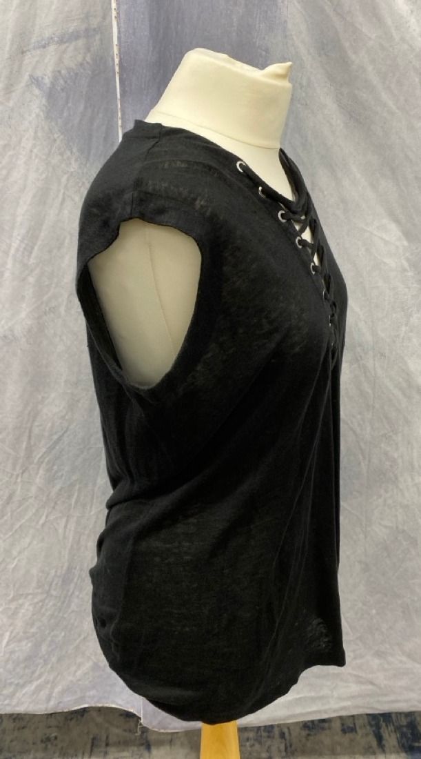 Lot 60  
            Edinburgh SR20 - Delivery Only 

                
IRO TISSA SLUB LACE-UP TOP IN BLACK LINEN SIZE S: LOCATION - RAIL 3