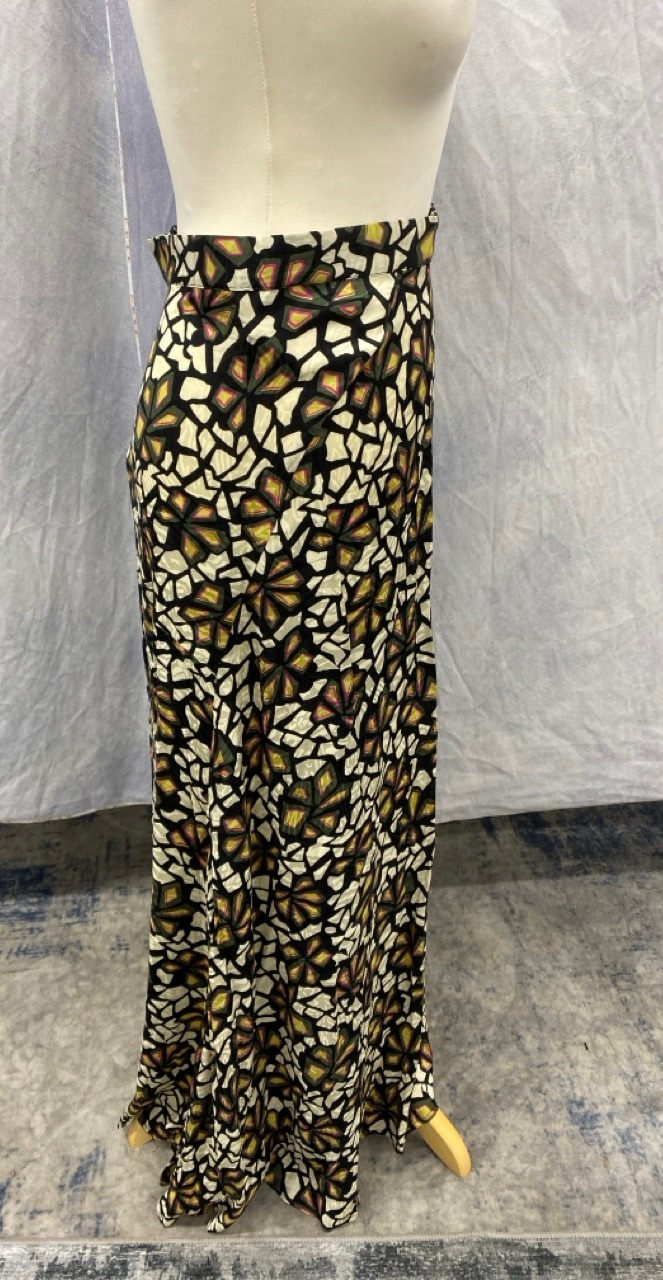 Lot 61  
            Edinburgh SR20 - Delivery Only 

                
BA&SH PRINTED MAXI SKIRT IN MULTICOLOR VISCOSE SIZE 2: LOCATION - RAIL 3