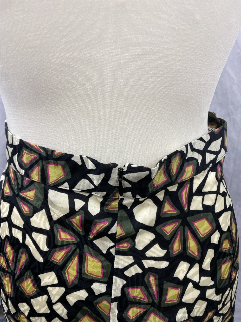 Lot 61  
            Edinburgh SR20 - Delivery Only 

                
BA&SH PRINTED MAXI SKIRT IN MULTICOLOR VISCOSE SIZE 2: LOCATION - RAIL 3