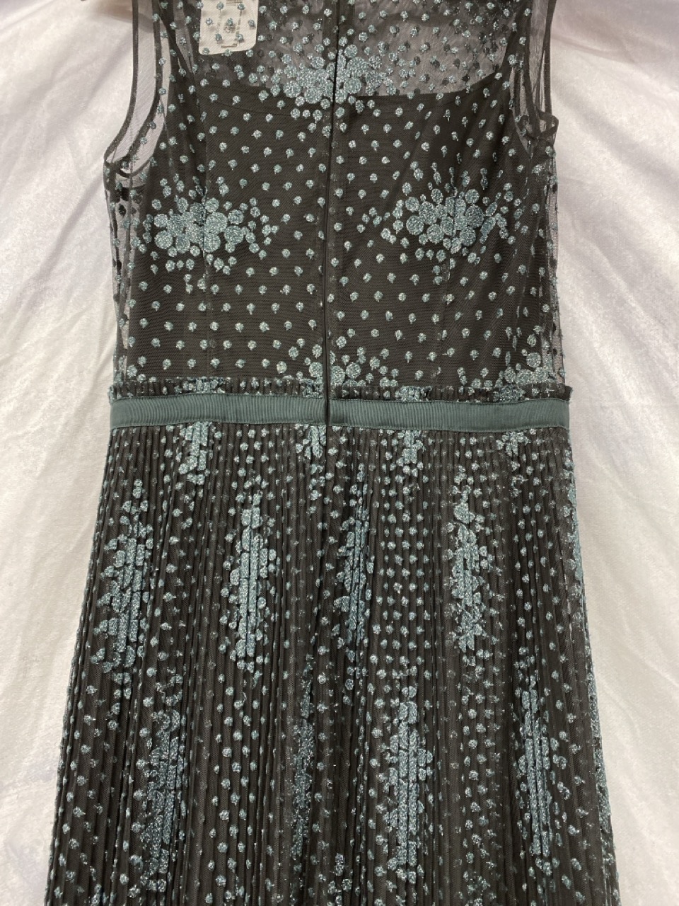Lot 63  
            Edinburgh SR20 - Delivery Only 

                
BOSS SLEEVELESS EMBROIDERED TULLE DRESS IN BLACK POLYESTER SIZE UK 6: LOCATION - ...