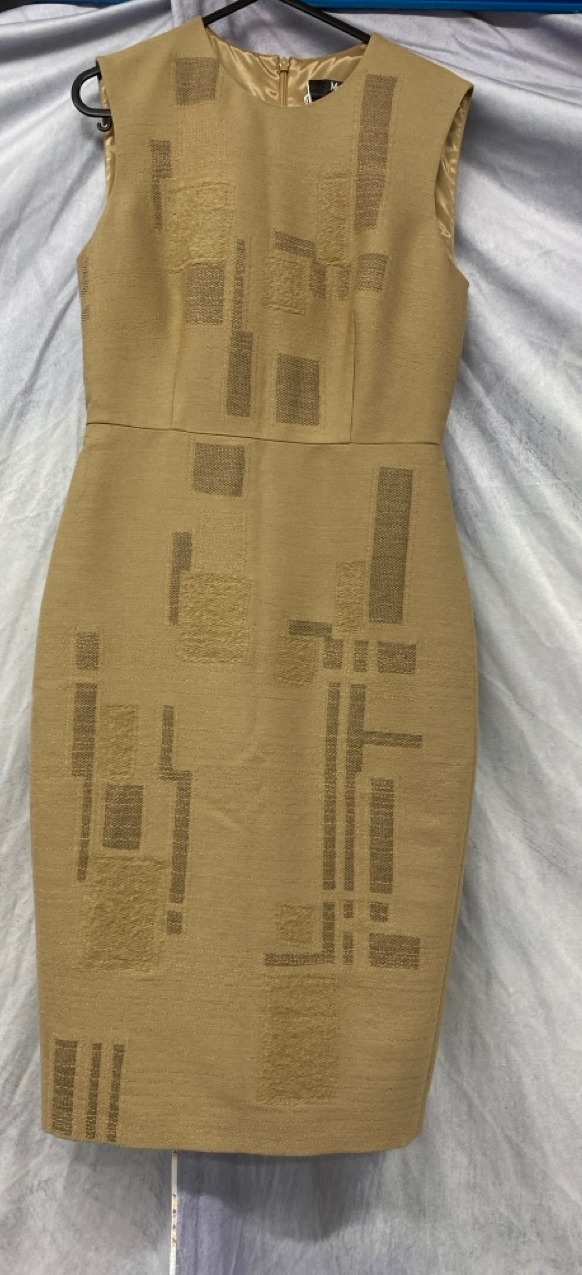Lot 64  
            Edinburgh SR20 - Delivery Only 

                
MAX MARA SLEEVELESS SHEATH DRESS IN BROWN WOOL SIZE UK 6: LOCATION - RAIL 3