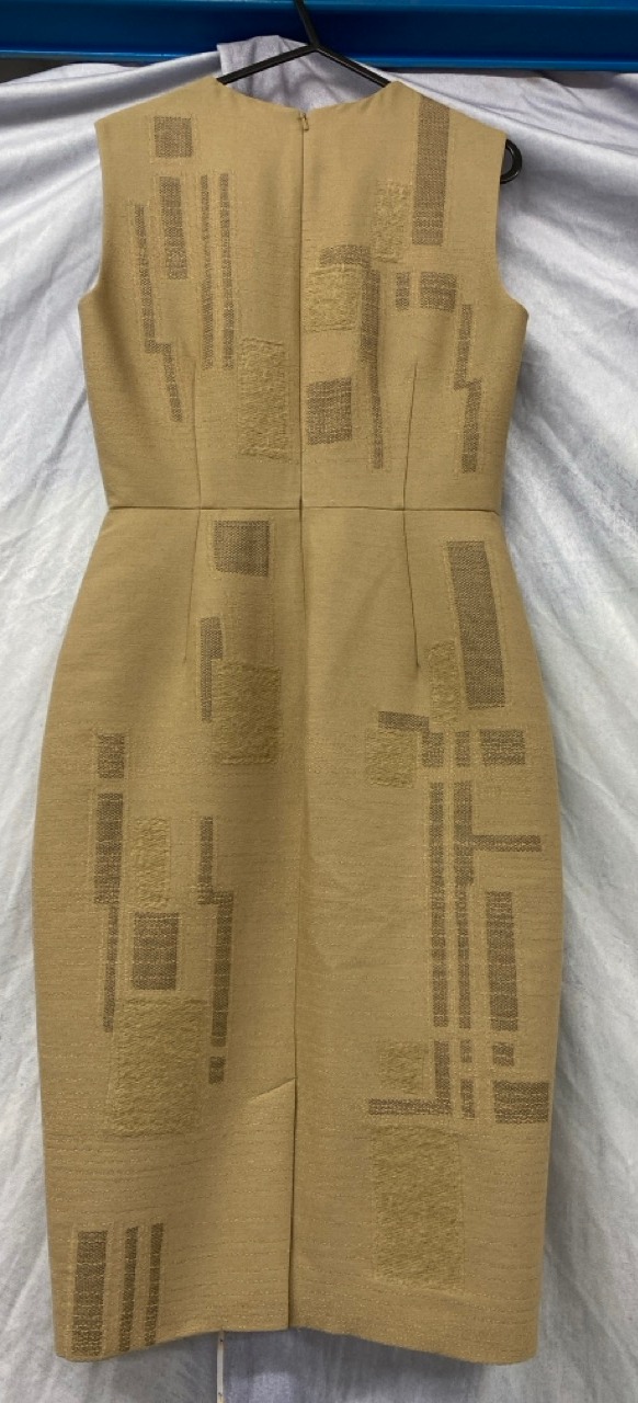 Lot 64  
            Edinburgh SR20 - Delivery Only 

                
MAX MARA SLEEVELESS SHEATH DRESS IN BROWN WOOL SIZE UK 6: LOCATION - RAIL 3