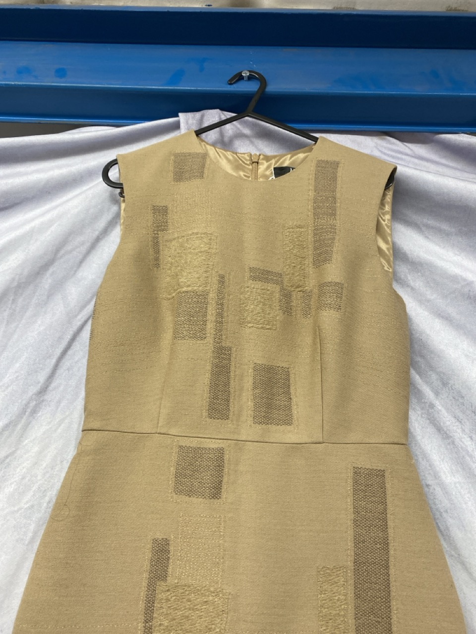 Lot 64  
            Edinburgh SR20 - Delivery Only 

                
MAX MARA SLEEVELESS SHEATH DRESS IN BROWN WOOL SIZE UK 6: LOCATION - RAIL 3