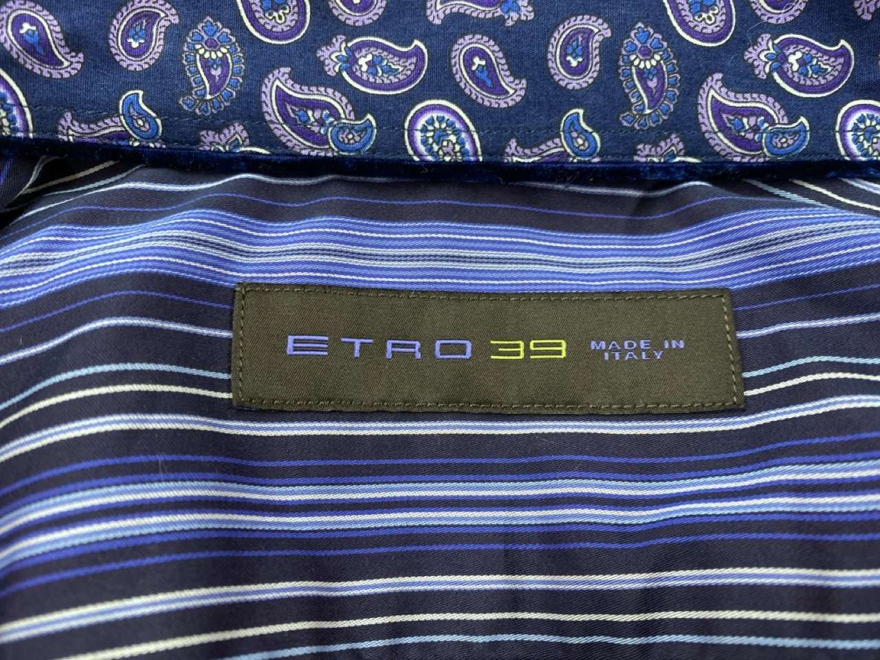 Lot 68  
            Edinburgh SR20 - Delivery Only 

                
ETRO PAISLEY AND STRIPE PRINT SHIRT IN PURPLE COTTON NO SIZE : LOCATION - RAIL 3