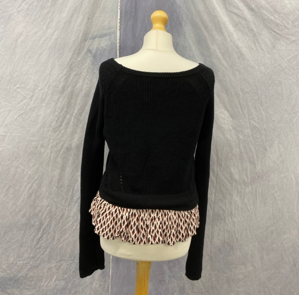 Lot 69  
            Edinburgh SR20 - Delivery Only 

                
MAJE RUFFLED HEM SWEATER IN BLACK COTTON LINEN NO SIZE : LOCATION - RAIL 3