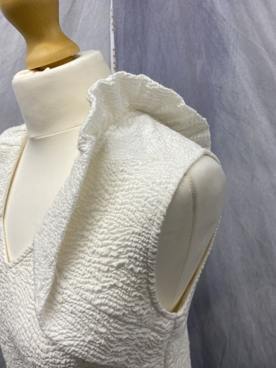 Lot 71  
            Edinburgh SR20 - Delivery Only 

                
SANDRO PARIS SLEEVELESS TOP IN WHITE POLYESTER VISCOSE SIZE 1: LOCATION - RAIL 3