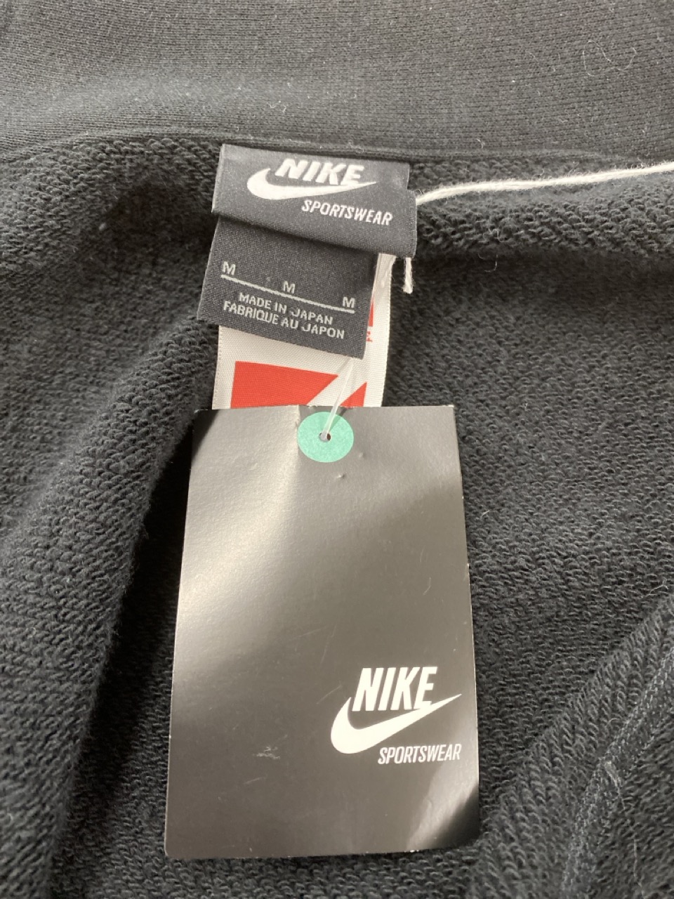 Lot 73  
            Edinburgh SR20 - Delivery Only 

                
NIKE BUTTON FRONT JACKET IN BLACK COTTON SIZE M: LOCATION - RAIL 3