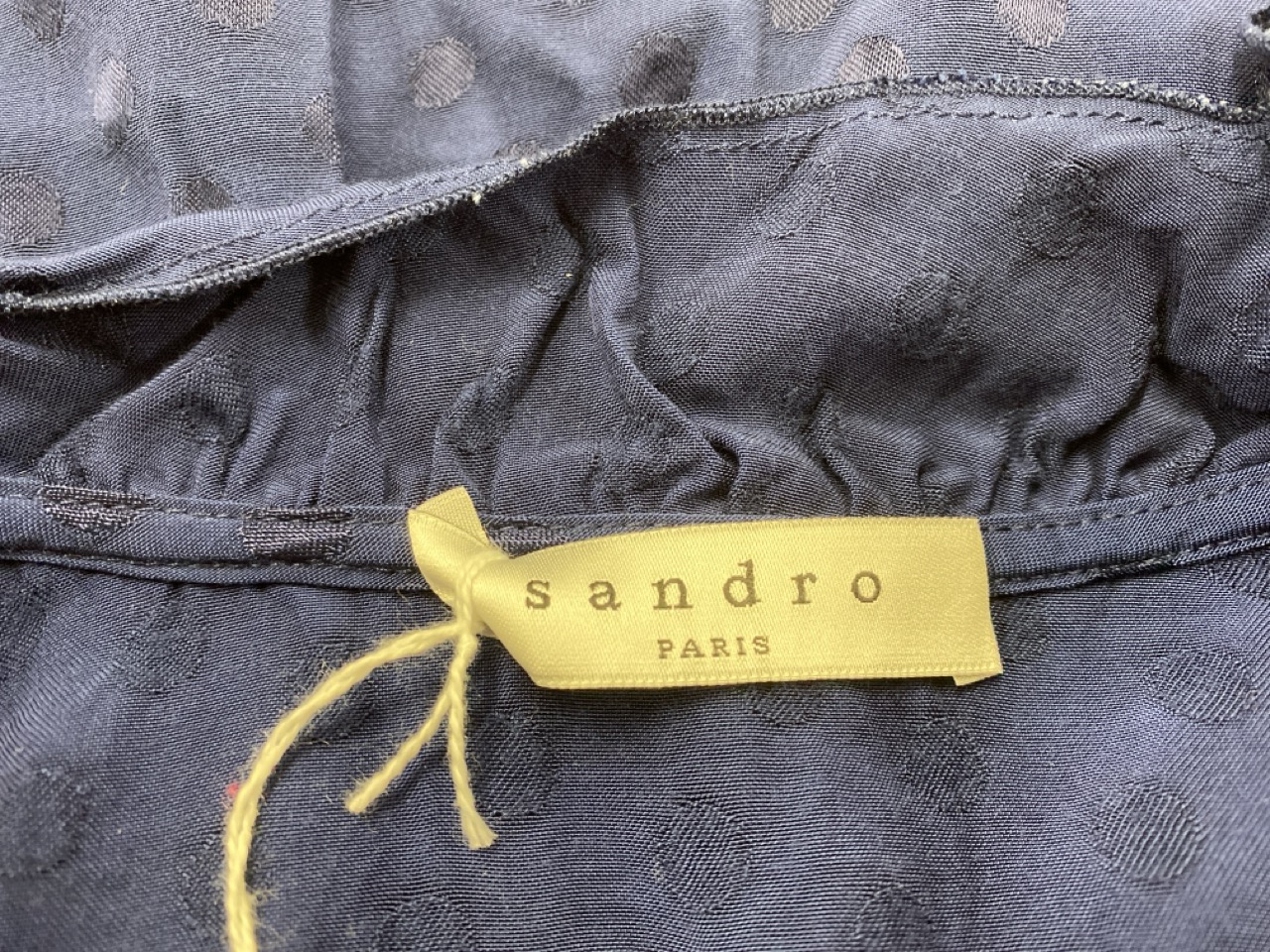 Lot 74  
            Edinburgh SR20 - Delivery Only 

                
SANDRO PARIS POPPY SLEEVELESS TOP IN BLUE PRINT SILK NO SIZE : LOCATION - RAIL 3