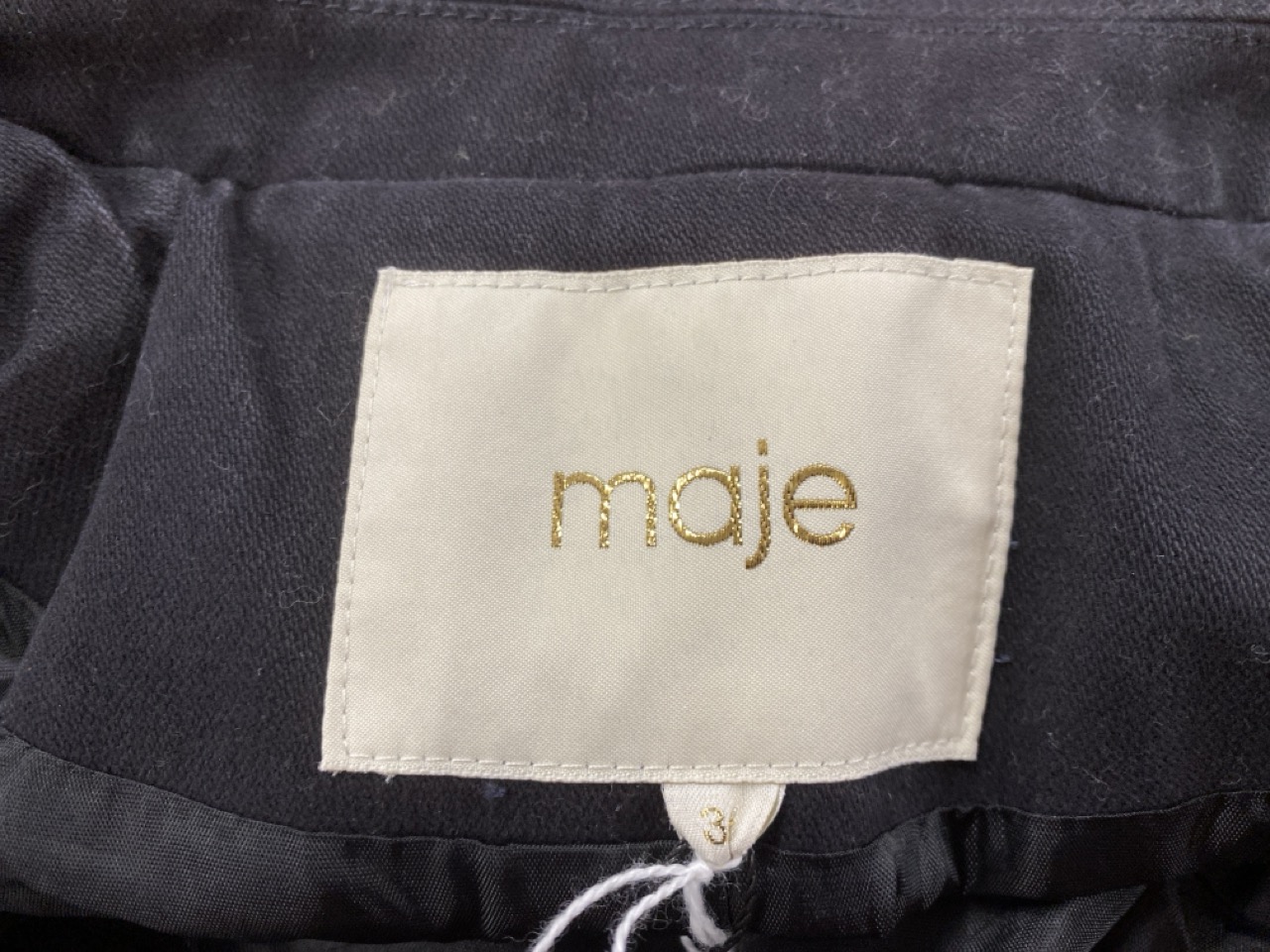 Lot 75  
            Edinburgh SR20 - Delivery Only 

                
MAJE CONTRAST TRIM TAILORED JACKET IN BLACK COTTON SIZE 36: LOCATION - RAIL 3