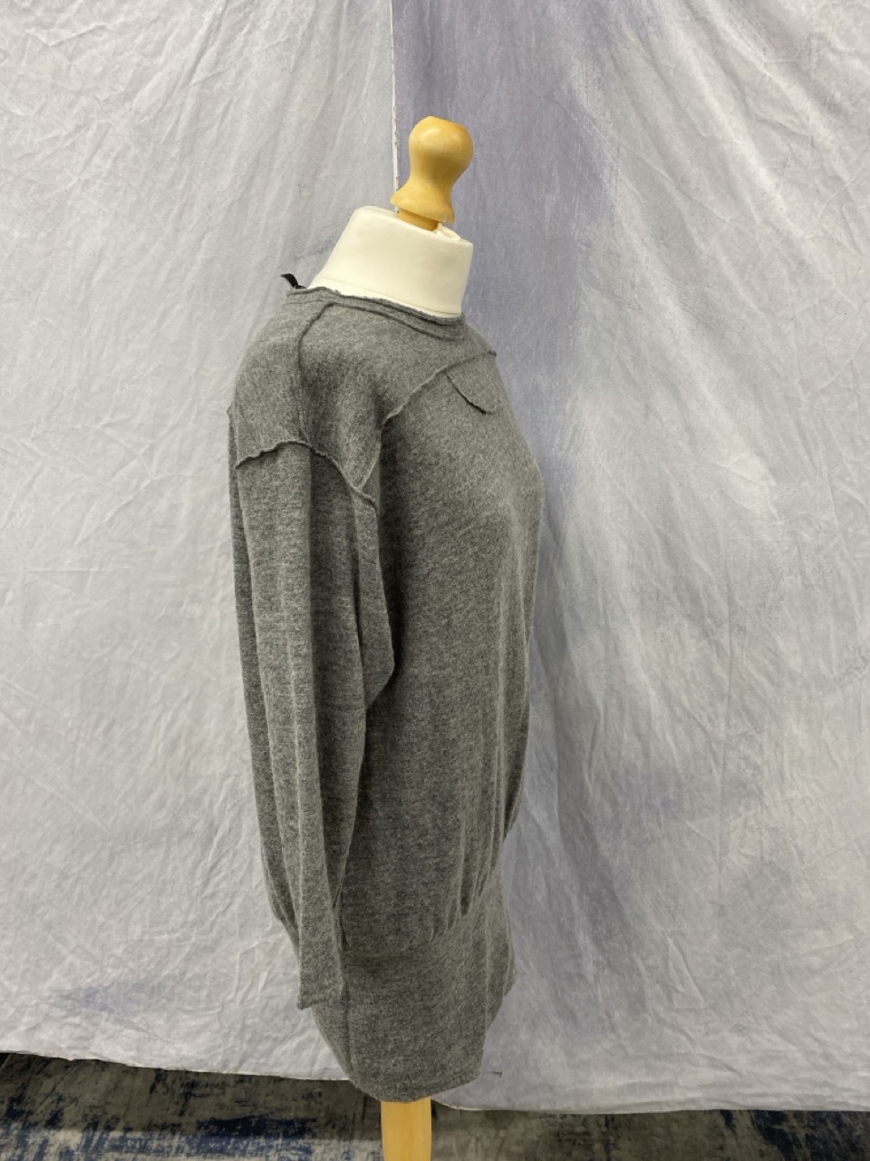 Lot 76  
            Edinburgh SR20 - Delivery Only 

                
ISABEL MARANT QUARTER-SLEEVE MINI DRESS IN GREY WOOL SIZE 1: LOCATION - RAIL 3