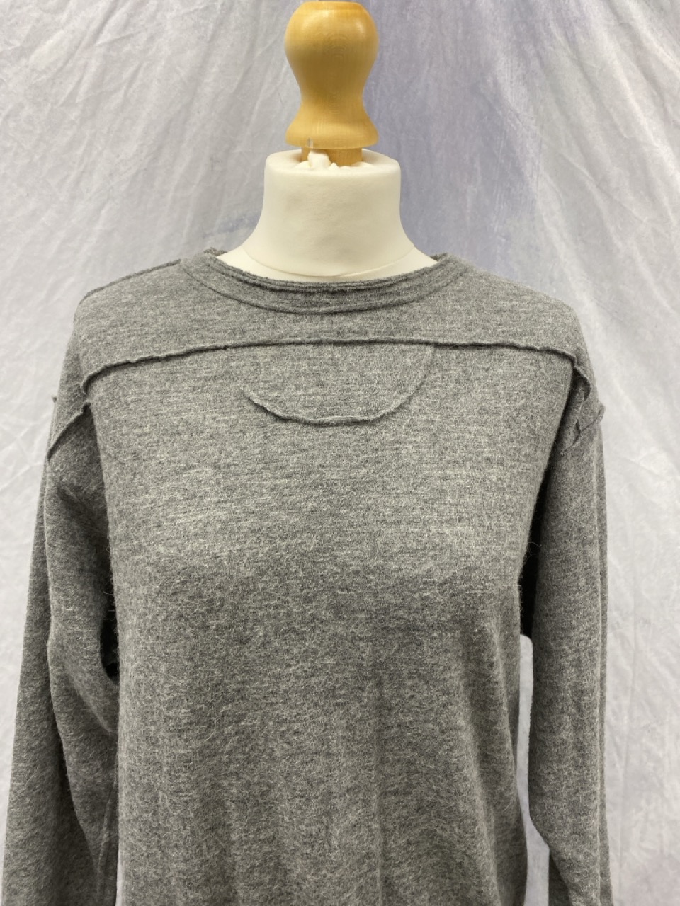 Lot 76  
            Edinburgh SR20 - Delivery Only 

                
ISABEL MARANT QUARTER-SLEEVE MINI DRESS IN GREY WOOL SIZE 1: LOCATION - RAIL 3