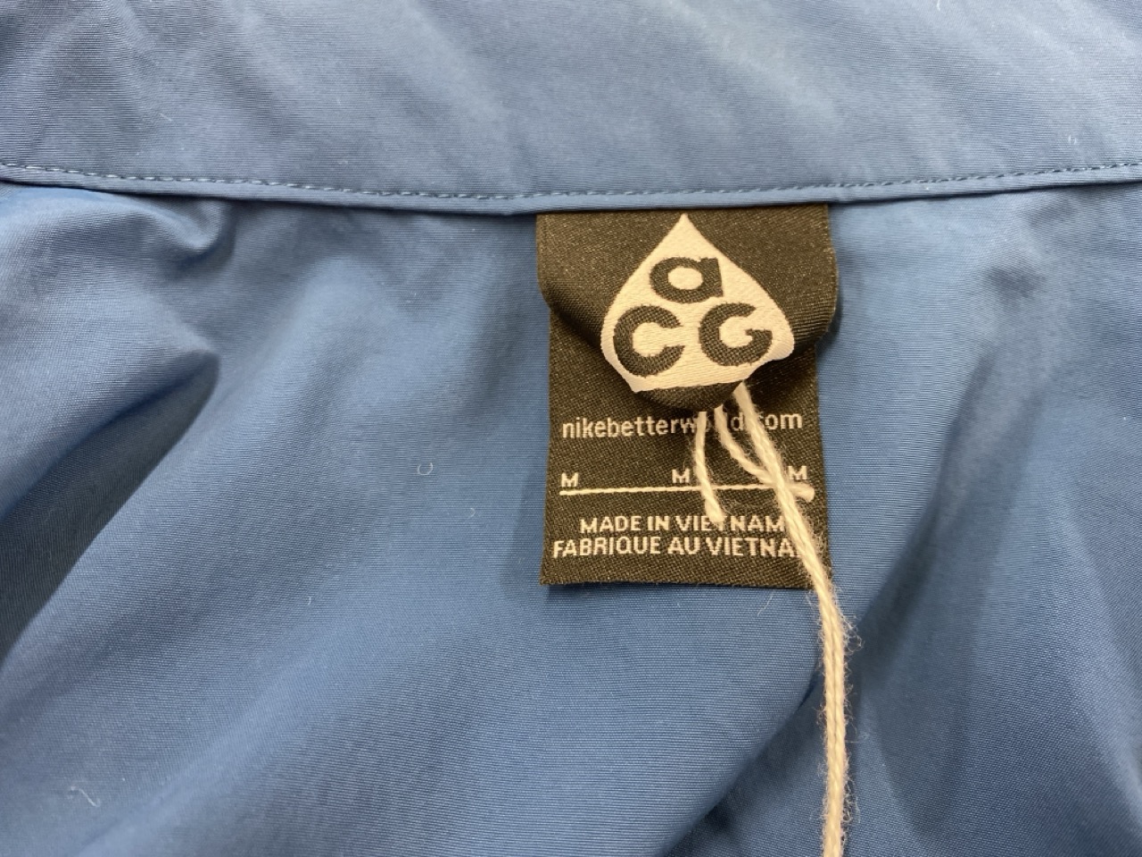 Lot 77  
            Edinburgh SR20 - Delivery Only 

                
NIKELAB ACG SHIRT JACKET IN BLUE NYLON SIZE M: LOCATION - RAIL 3