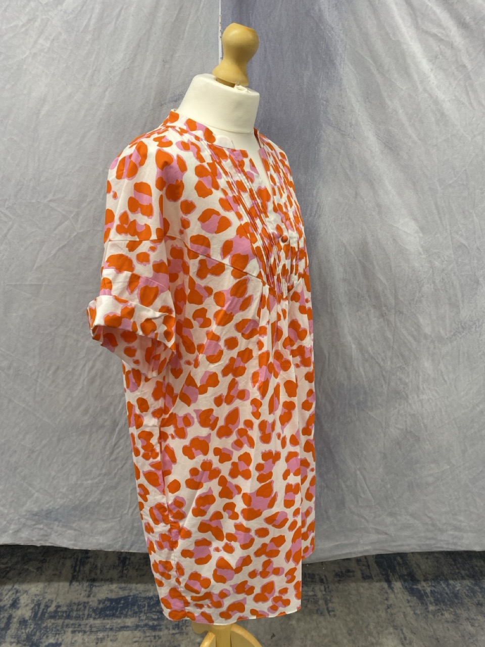 Lot 78  
            Edinburgh SR20 - Delivery Only 

                
DIANE VON FURSTENBERG PRINTED V-NECK DRESS IN MULTICOLOR COTTON SIZE XL: LOCATION...