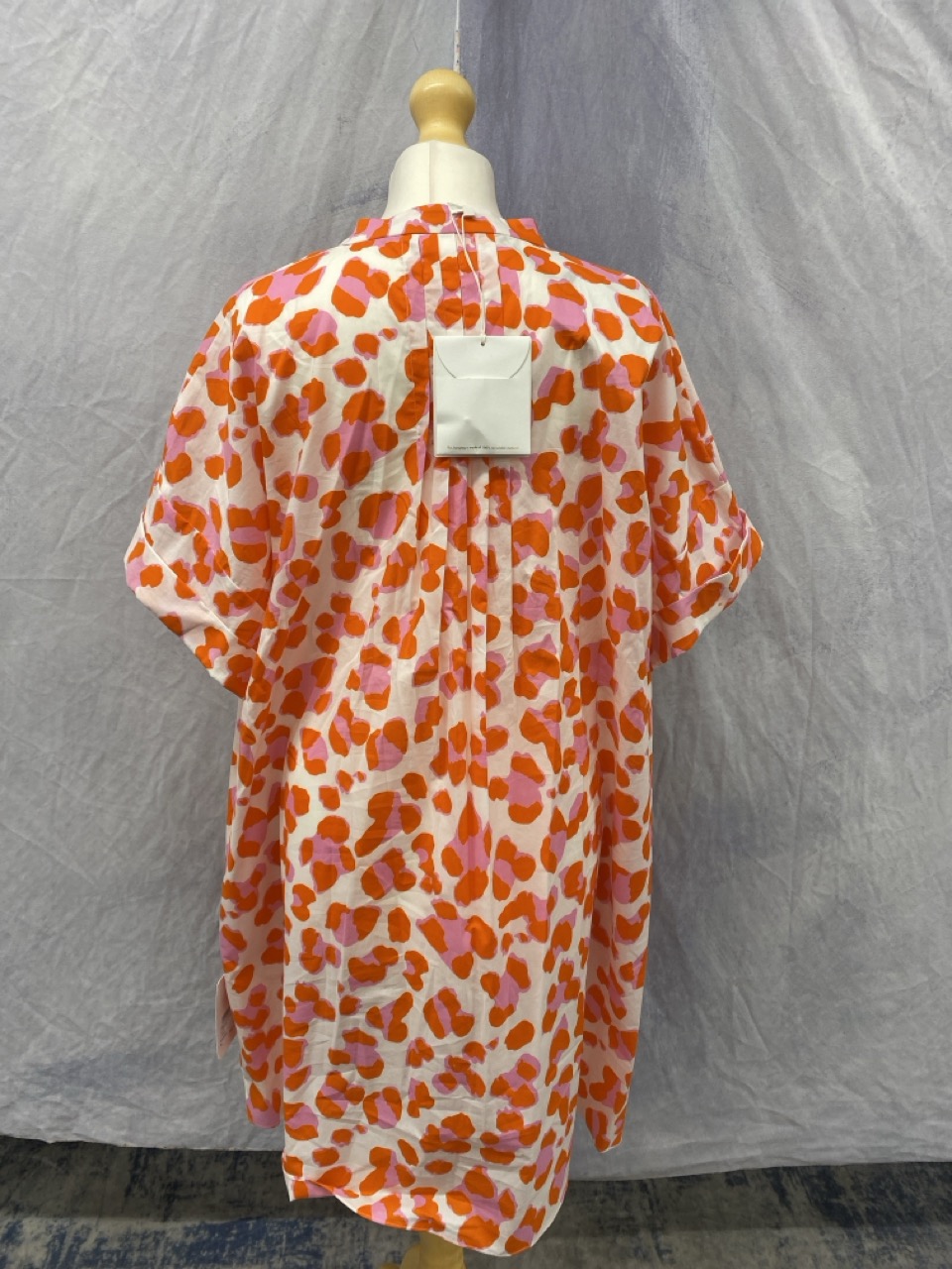 Lot 78  
            Edinburgh SR20 - Delivery Only 

                
DIANE VON FURSTENBERG PRINTED V-NECK DRESS IN MULTICOLOR COTTON SIZE XL: LOCATION...