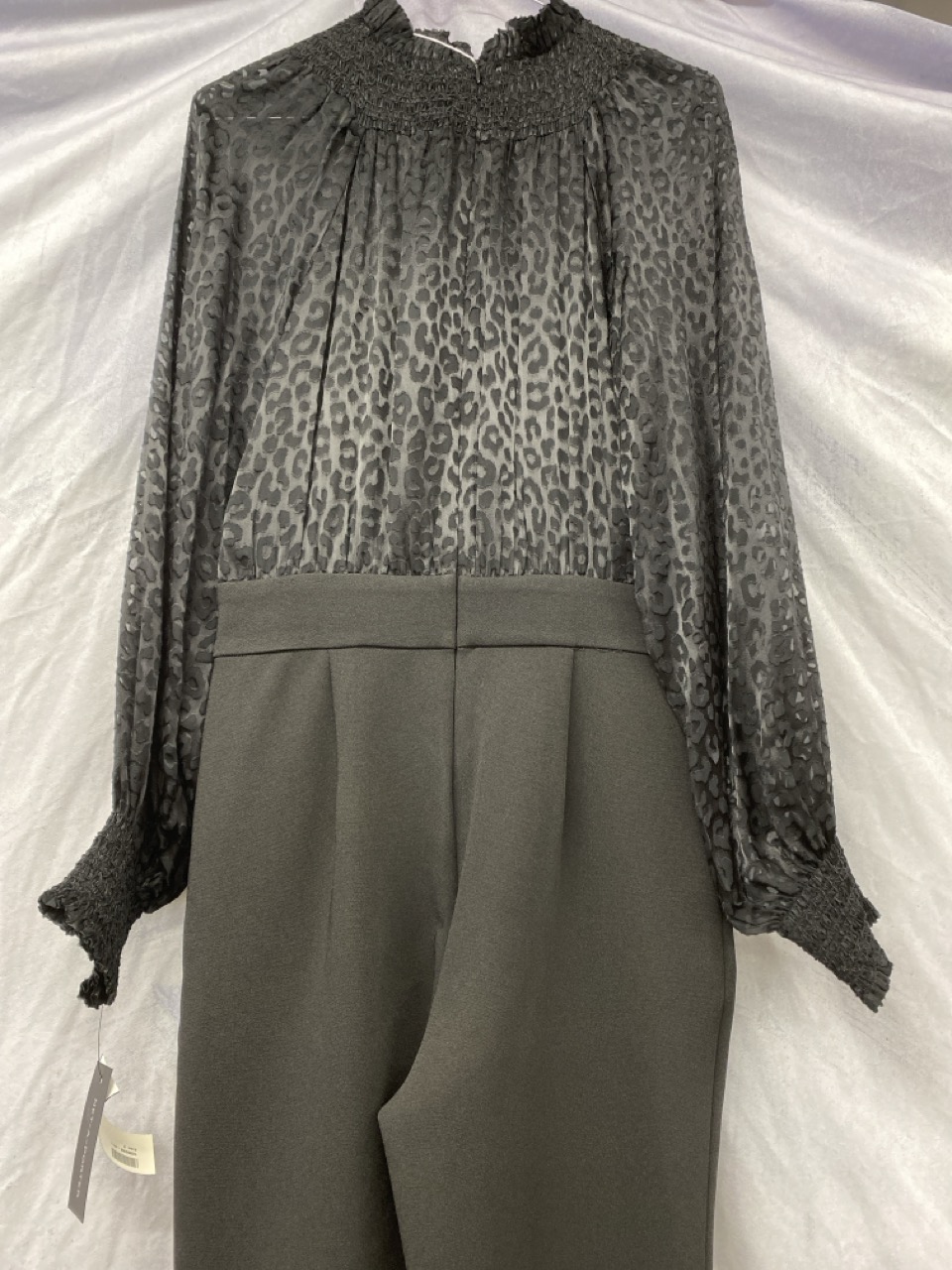 Lot 79  
            Edinburgh SR20 - Delivery Only 

                
MICHAEL MICHAEL KORS LONG SLEEVE JUMPSUIT IN BLACK VISCOSE SIZE 2: LOCATION - RAIL 3