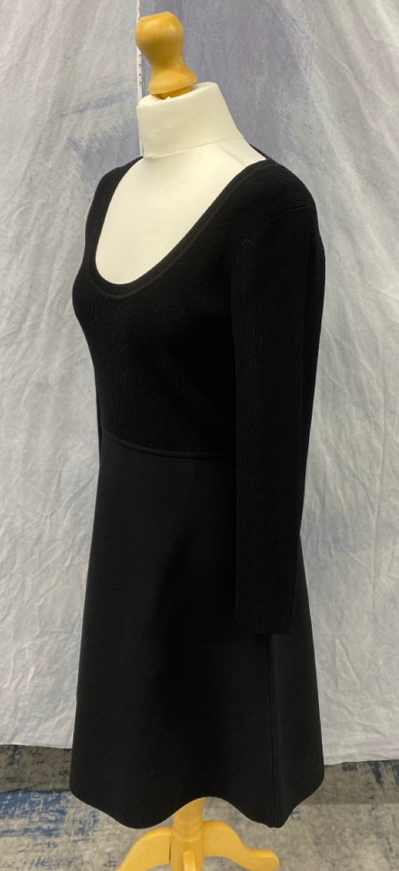 Lot 81  
            Edinburgh SR20 - Delivery Only 

                
THEORY SCOOP NECK COMPACT KNIT MINI DRESS IN BLACK VISCOSE SIZE L: LOCATION - RAIL 3