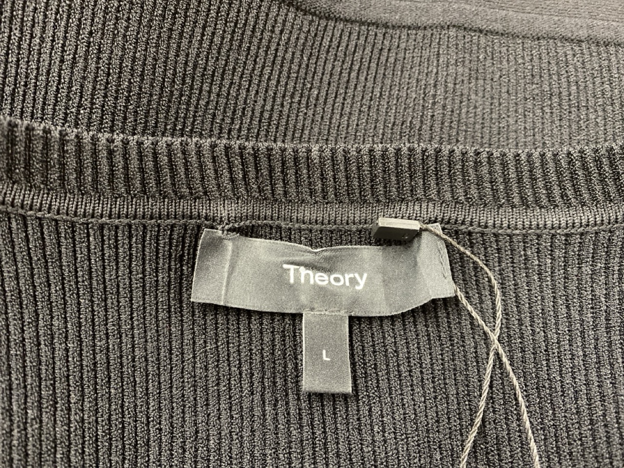 Lot 81  
            Edinburgh SR20 - Delivery Only 

                
THEORY SCOOP NECK COMPACT KNIT MINI DRESS IN BLACK VISCOSE SIZE L: LOCATION - RAIL 3