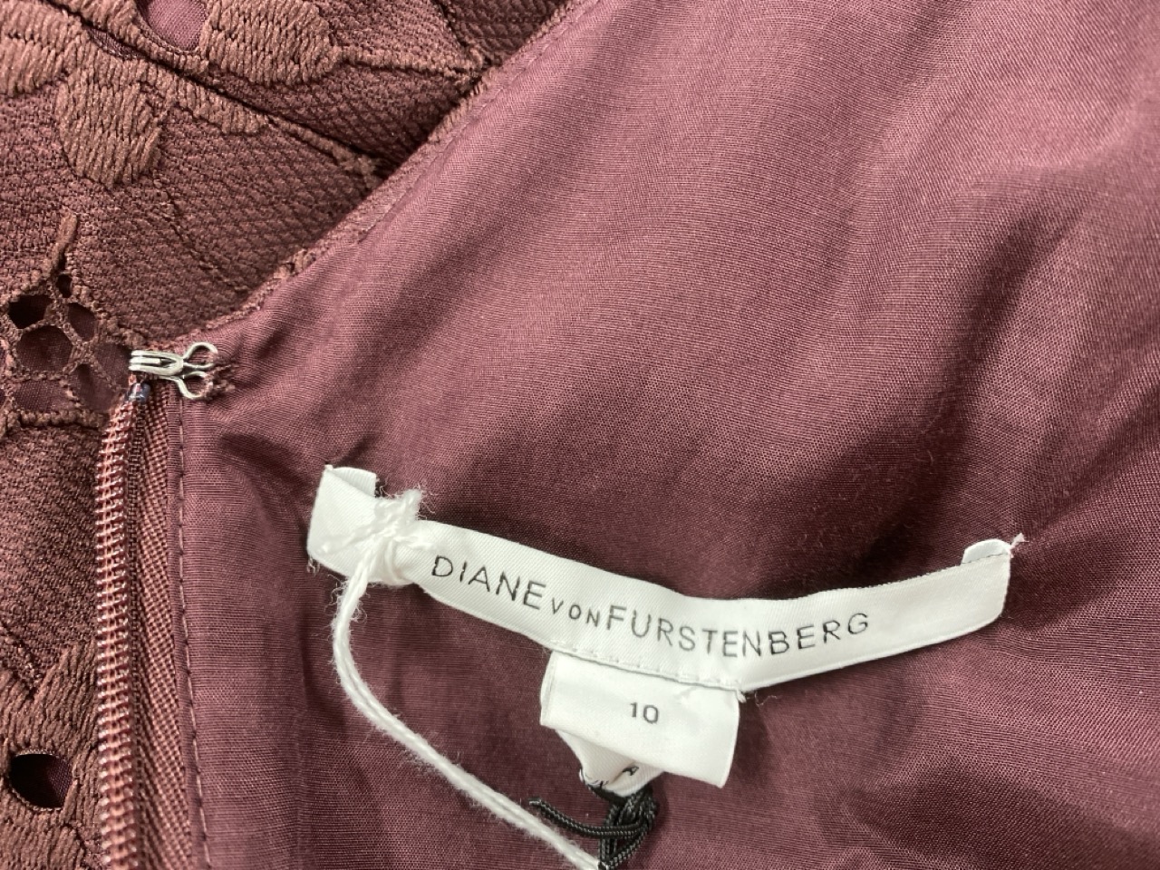 Lot 82  
            Edinburgh SR20 - Delivery Only 

                
DIANE VON FURSTENBERG SARITA FLOWER LACE DRESS IN AUBERGINE PURPLE NYLON SIZE 10:...