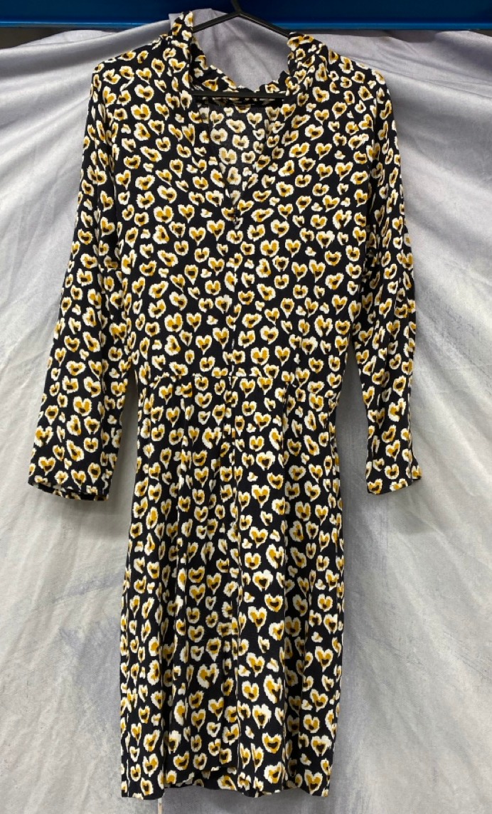 Lot 84  
            Edinburgh SR20 - Delivery Only 

                
SANDRO PARIS LONG SLEEVE MINI SHEATH DRESS IN FLORAL PRINT VISCOSE SIZE 36: LOCAT...