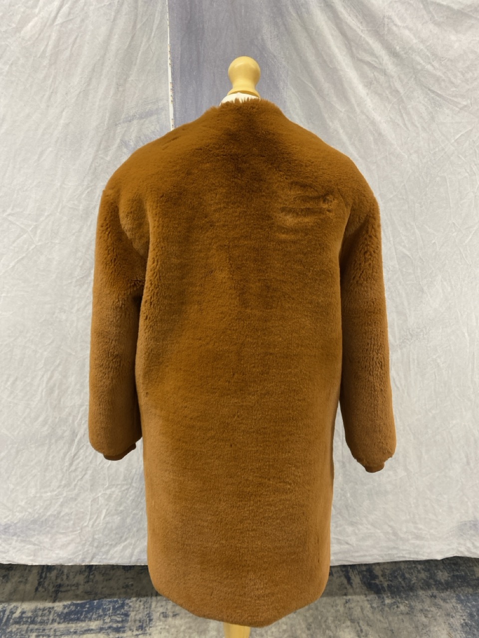 Lot 85  
            Edinburgh SR20 - Delivery Only 

                
MAJE GEMILA FAUX-FUR COAT IN BROWN POLYESTER SIZE S: LOCATION - RAIL 3