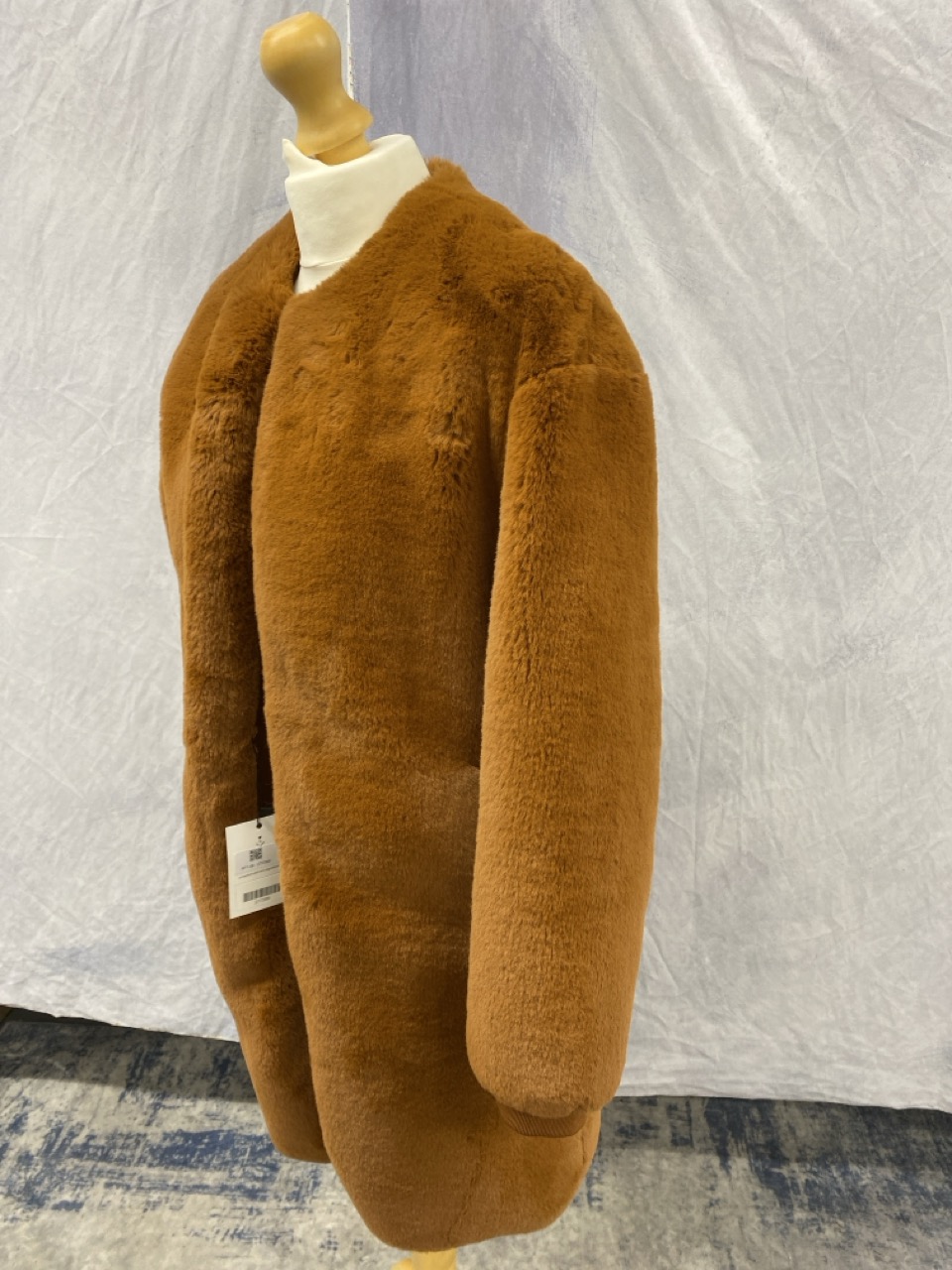Lot 85  
            Edinburgh SR20 - Delivery Only 

                
MAJE GEMILA FAUX-FUR COAT IN BROWN POLYESTER SIZE S: LOCATION - RAIL 3