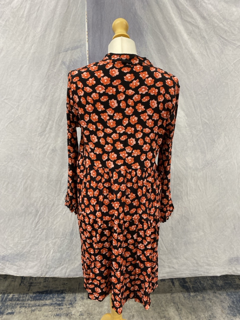 Lot 87  
            Edinburgh SR20 - Delivery Only 

                
GANNI LINDALE FLORAL PRINT MINI DRESS IN BLACK AND RED VISCOSE NO SIZE : LOCATION...