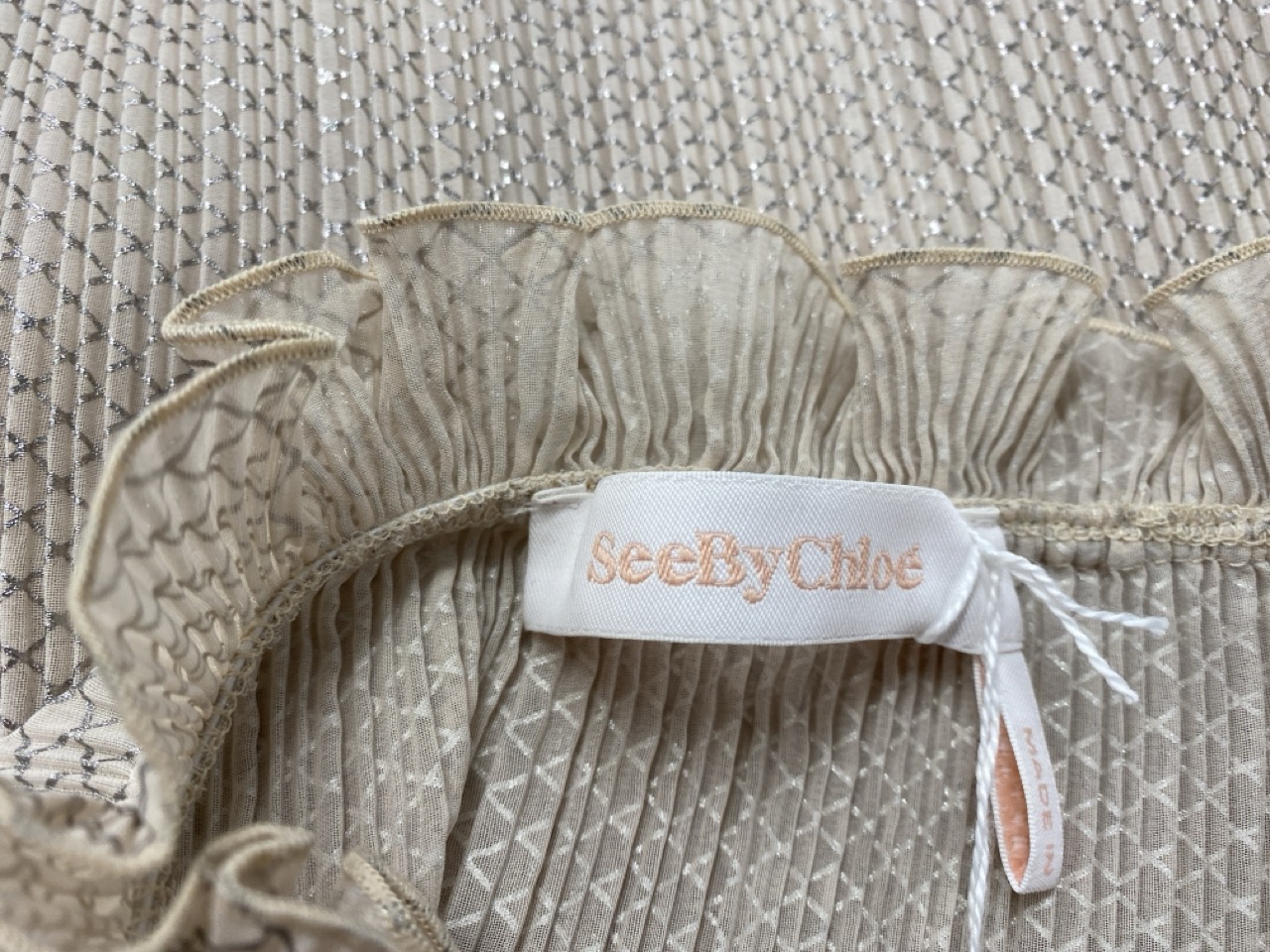 Lot 88  
            Edinburgh SR20 - Delivery Only 

                
SEE BY CHLOE RUFFLED TOP IN SWEET BEIGE POLYESTER SIZE S: LOCATION - RAIL 3