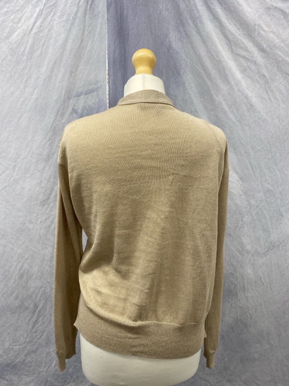 Lot 89  
            Edinburgh SR20 - Delivery Only 

                
VANESSA BRUNO OPEN FRONT CARDIGAN IN BEIGE LINEN SIZE XS: LOCATION - RAIL 3